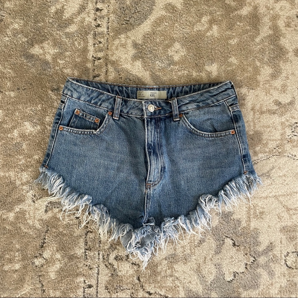TOPSHOP HIGH RISE JEAN SHORTS - SIZE 6